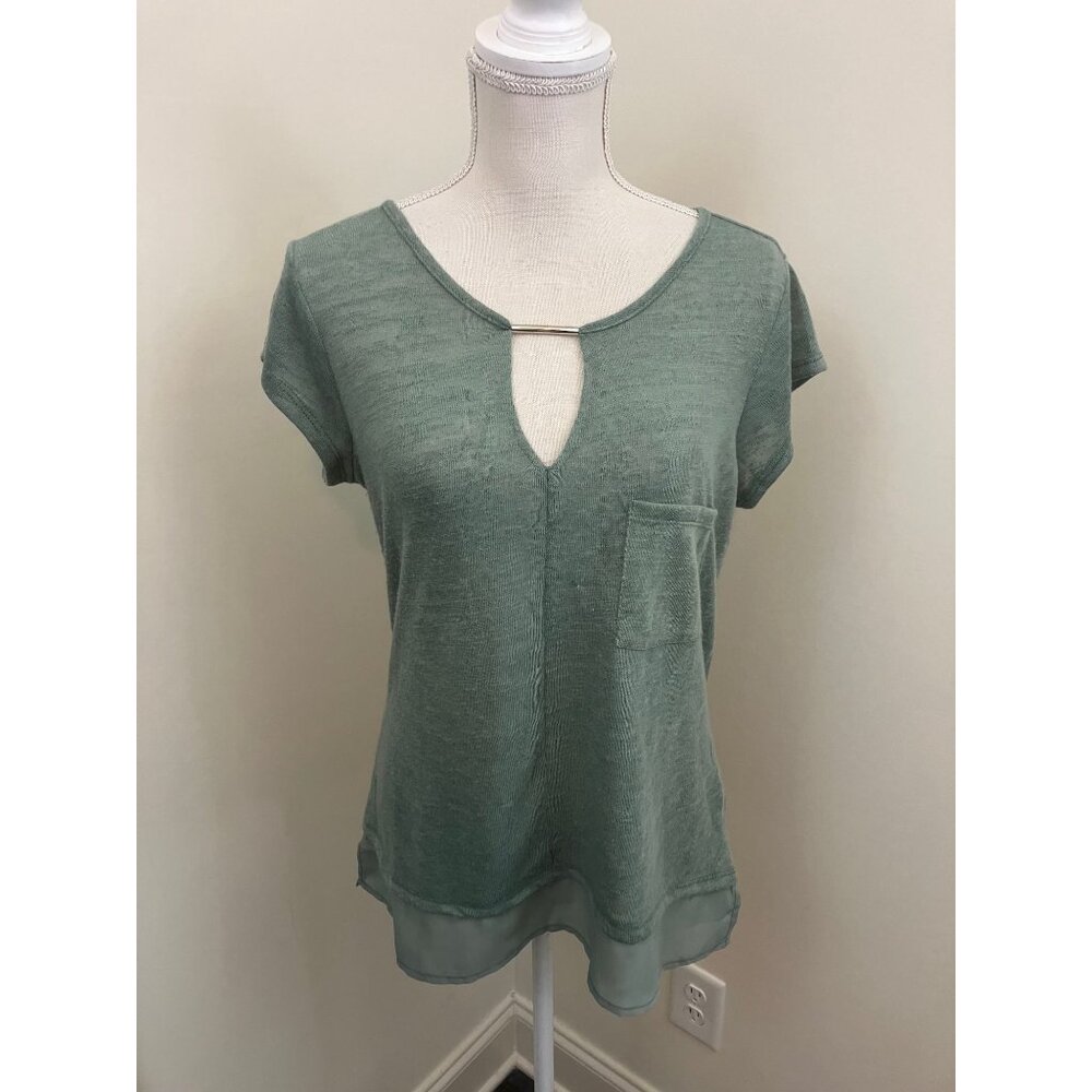 Essentials by Milano Green Top Keyhole Front Size Medium